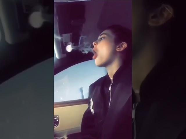 Kylie Jenner vaping