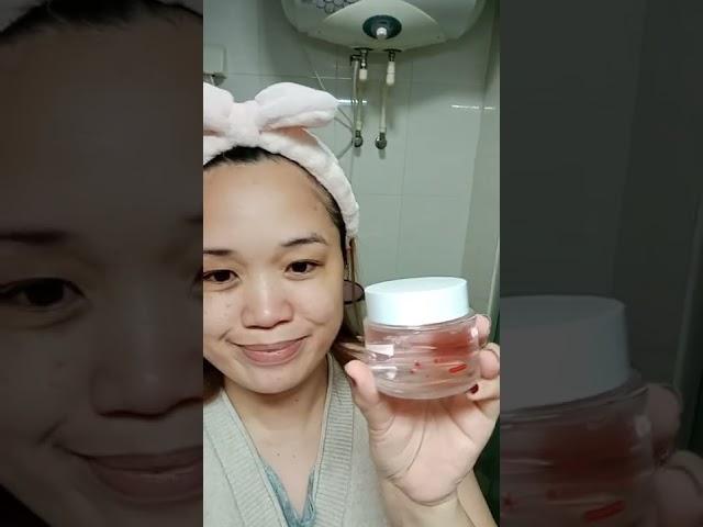 Removing Make Up and Moisturizing the Skin at Night