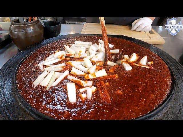 Unique tteokbokki with special sauce! spicy rice cake, fries dish / korean street food