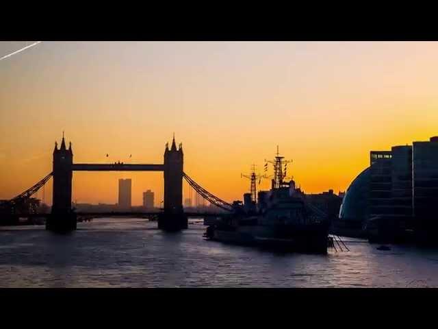 Tower Bridge, London - sunrise timelapse (swing music)