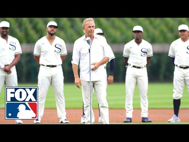 Kevin Costner leads Yankees and White Sox from cornfield onto the Field of Dreams | FOX SPORTS