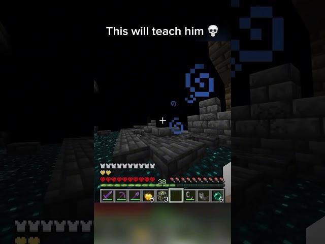 He is not THAT strong  #memes #minecraft