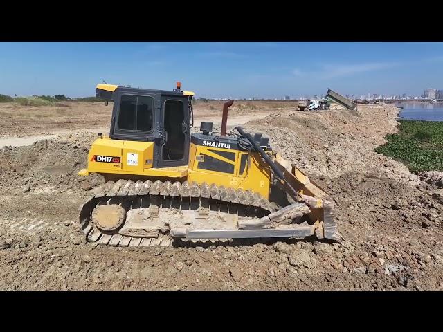 Great Job!! Fast SHANTUI Bulldozer Pushing Soil Build a Road Across The Mud With 25T Dump Trucks