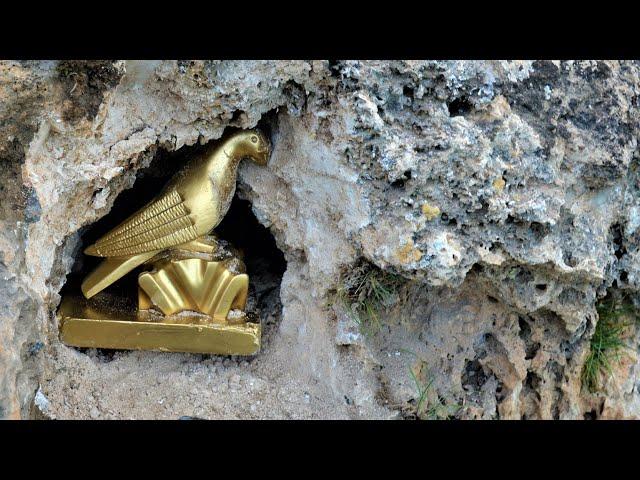 كتشاف أثري لران روماني يحتوي على ثمثال من ذهب ملكي treasure hunter with metal detecting