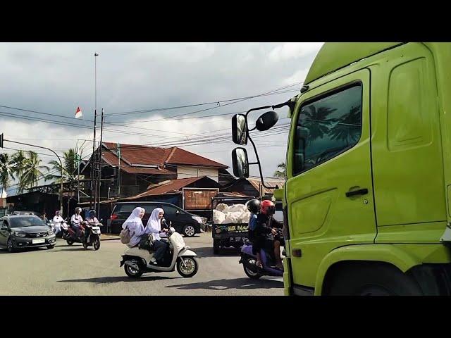 ROMBONGAN 4YUNIT TRUCK HINO 500 BOX MUATAN COCA COLA DARI MEDAN MELINTAS DI JAM RAWAN 