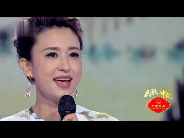 主持人张蕾一曲《桃花红杏花白》，山西民歌，唱得别有韵味！