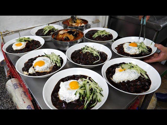 Full of delicious meat!! Korean 2 dollar Jjajangmyeon. / Korean street food