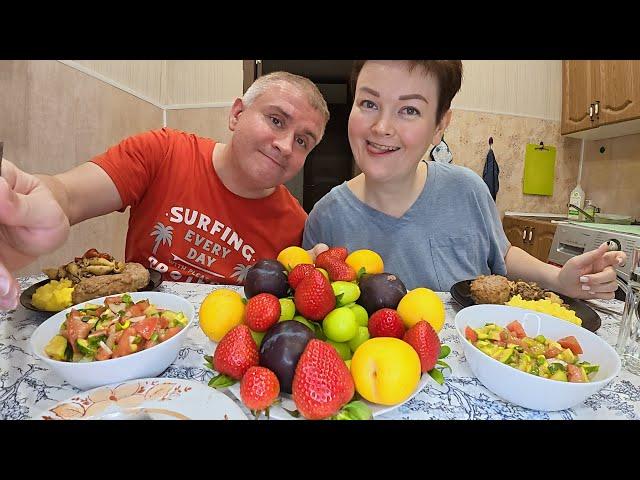 Мукбанг за ВКУСНЫМ ужином развернулся ИНТЕРЕСНЫЙ разговор ПО ДУШАМ) Семейный ужин в России