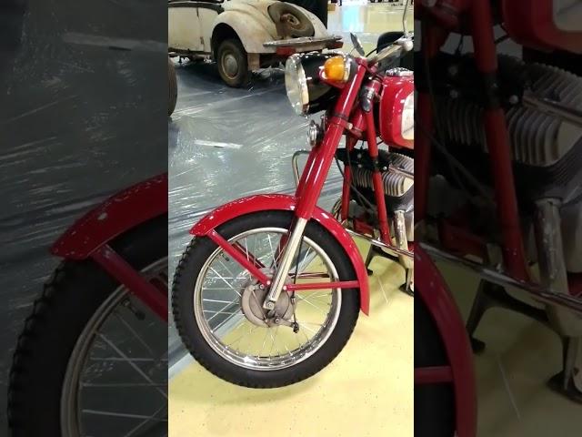 Новенький мотоцикл Ява. Motorcycle Jawa