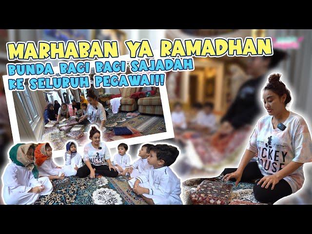 MARHABAN YA RAMADHAN, BUNDA BAGI-BAGI SAJADAH KE SELURUH PEGAWAI!!!