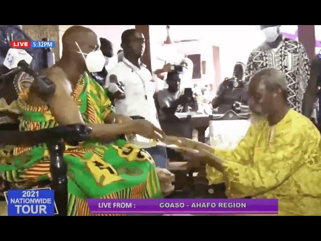 GOASOMANHENE NANA AKWASI BOSOMPRA I EMBRACES STEPHEN ADOM KYEI-DUAH (VOG) ON HIS NATIONWIDE TOUR