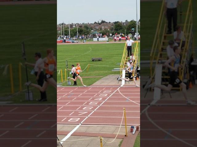 World age record || 17 year old runs 1:45.36 || Max Burgin