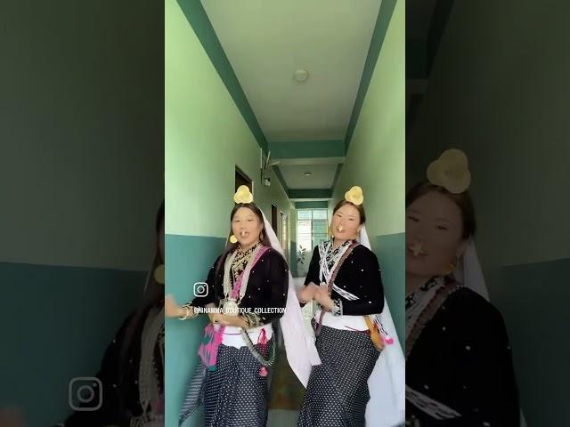 yespali ko Sakhela  ramro lago  boini horuko  sakhela