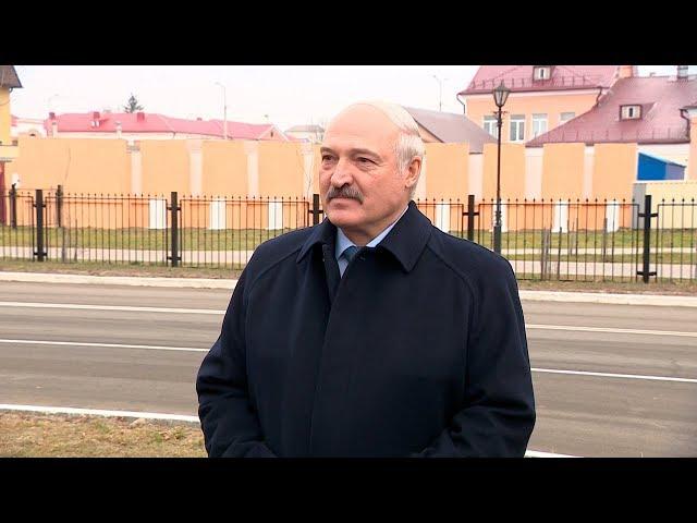 Лукашенко: Проехал 280 км/ч и испугался, что он может взлететь! Очень хороший автомобиль!