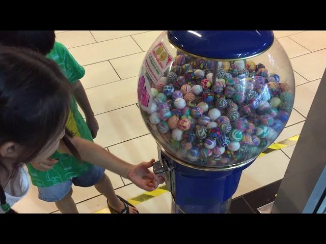 Bouncy Balls Toy Vending Machine.. Fun Time With Toys Wonderland