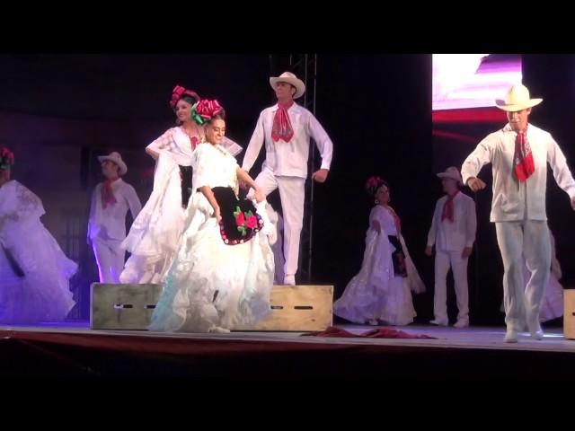 Ballet Folklorico de Amalia Hernandez La Bamba