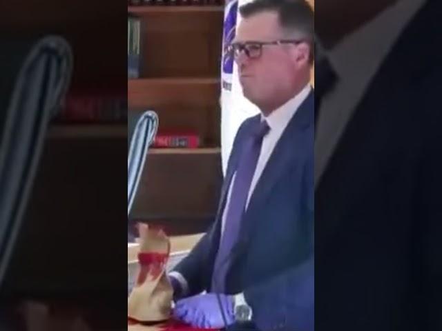 Karen Read: Sgt Lank destroys evidence IN COURTROOM