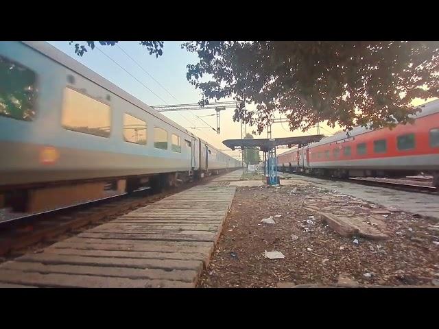 Bow to the king !!! Delhi bound Bhopal Shatabdi Express overtake Gorakhpur Kushinagar Express Bina