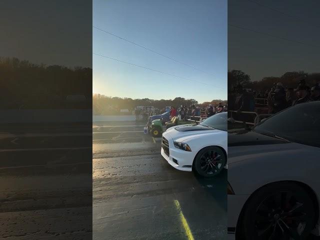 Nitrous Charger SRT8 VS Procharged Camaro at US13 Dragway