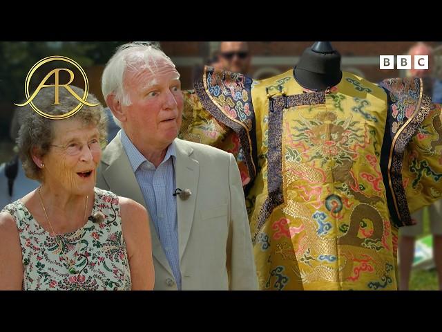 'Spectacular' 275-Year-Old Robe Worth Hundreds Of Thousands | BBC Antiques Roadshow UK