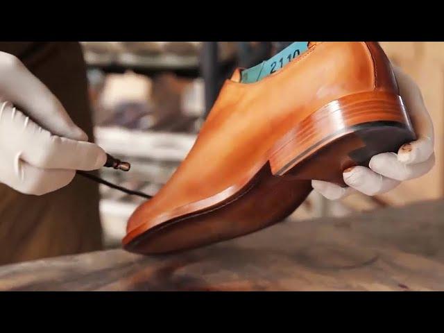 Ingenious Craftsmen Make Handmade Leather Shoes