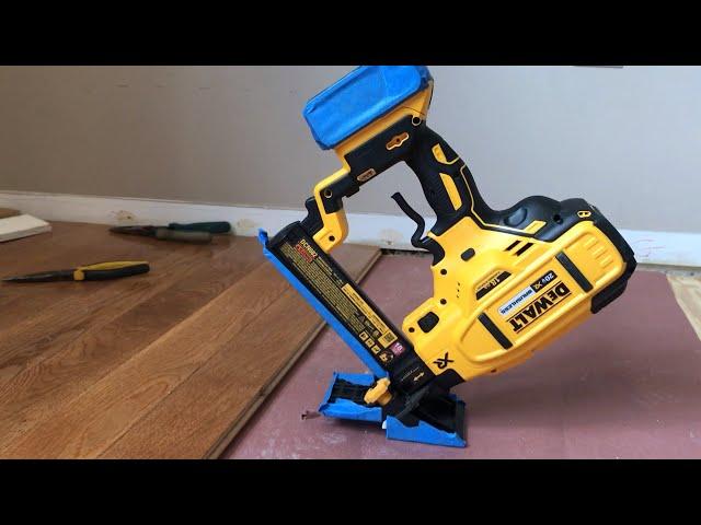 Dewalt  20 V brushless 18 gauge  floor stapler / nail gun