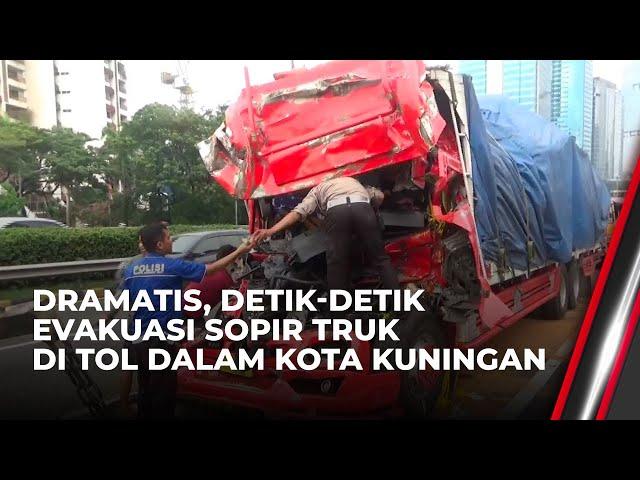 Detik-detik Evakuasi Sopir Truk di Tol Dalam Kota Kuningan | OneNews Update