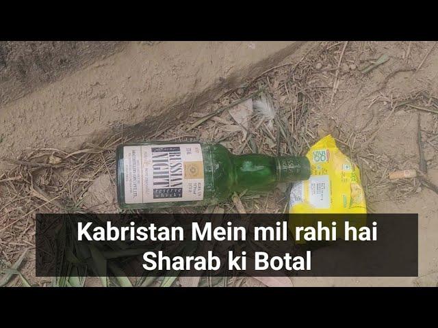 Kabristan Mein mil rahi hai Sharab ki Botal