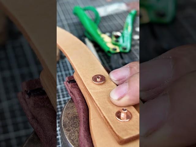 How to use brass rivets #leather #bag #leatherbackpack #shorts#copper #rivet  #leathercraft #diy