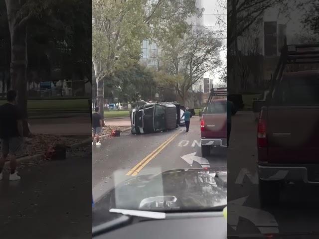 290 at Hollister - A Hood News Peep sent this in. Good Samaritans were first on the scene to assist.