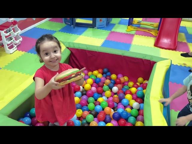 Candy World  visita en caracas  George Y Natasha 