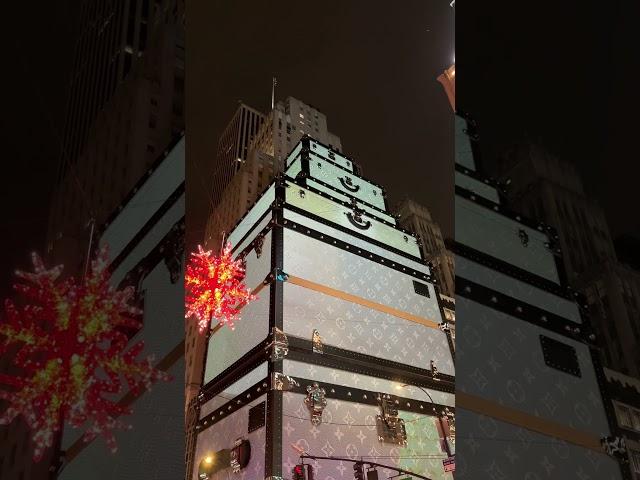  Louis Vuitton Luggage Building Light Show! 