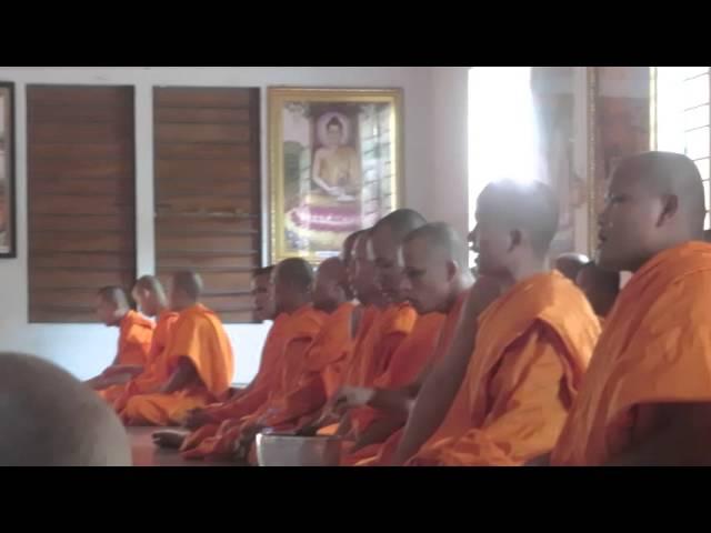 Khmer Buddhist Monks Chanting!