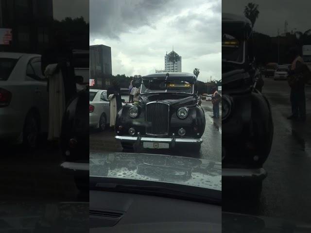 Mugabe presidential car towed away