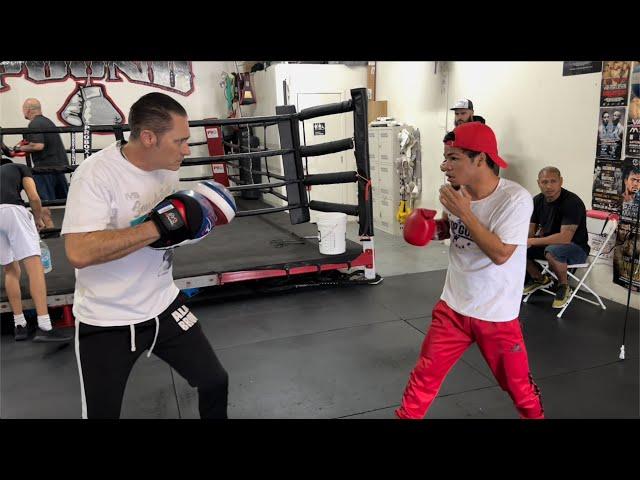 ERIC "MINI PACMAN" ROSA 5-0 1KO & BOB SANTOS PERFECT RIGHT HAND DURING HAND MITTS DRILL | TRAINING