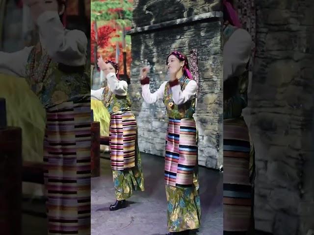 Tibetan girls dance beautifully, people are more beautiful, Tibetan culture, the most dazzling e