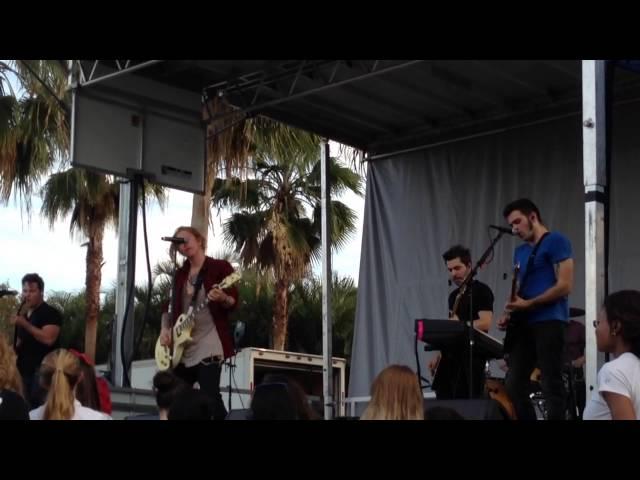 We the Kings sing Any Other Way LIVE in Jupiter! #CharlesTrippy #TravisKing #wethekings