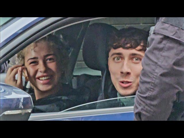 MANCHESTER: Wild Faced Man Gives Big Threats (behind two armed cops)