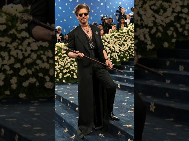 SRK Signature Pose at Met Gala 2025#baadshahobaadshah #srk #shahrukh #metgala2025 #trending