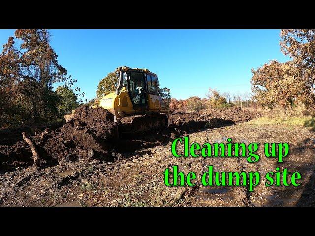 Cleaning Up The Dump Site With The Komatsu D39