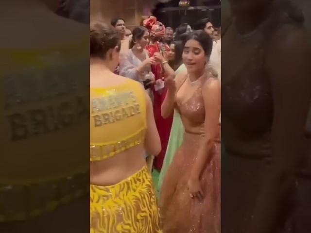 Ananya pandey dance with Janhavi Kapoor ️ #ananyapandey #janhvikapoor #shorts