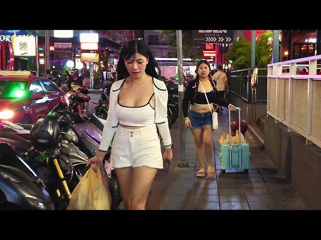 Bangkok Nightlife 2024, Nana Plaza, Sukhumvit Soi 4 Freelancers, look around.