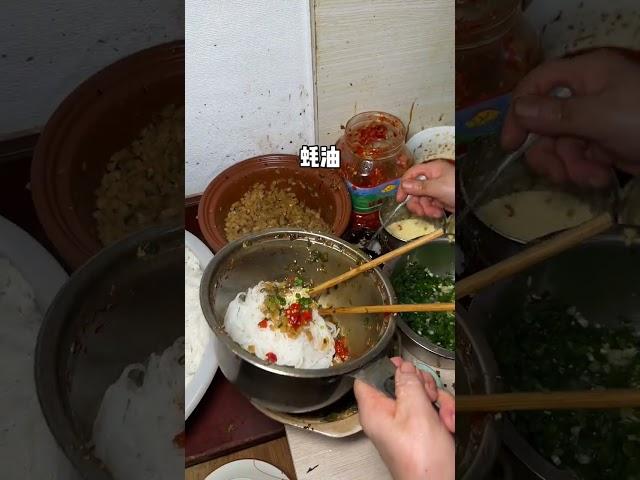 居民楼下的南昌拌粉！满满一碗2.5元搭配皮蛋瓦罐汤绝绝子 #路边摊 #美食 #南昌拌粉 #chinastreetfood #streetfood #chinafood #shorts