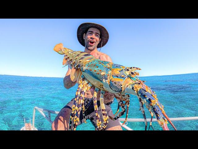 Catching GIANT LOBSTERS on The Great Barrier Reef!