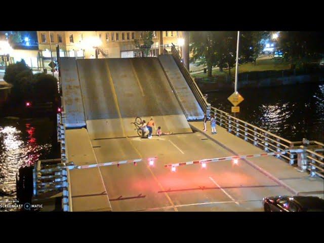 Bicyclist Rescued After Wisconsin Bridge Tumble