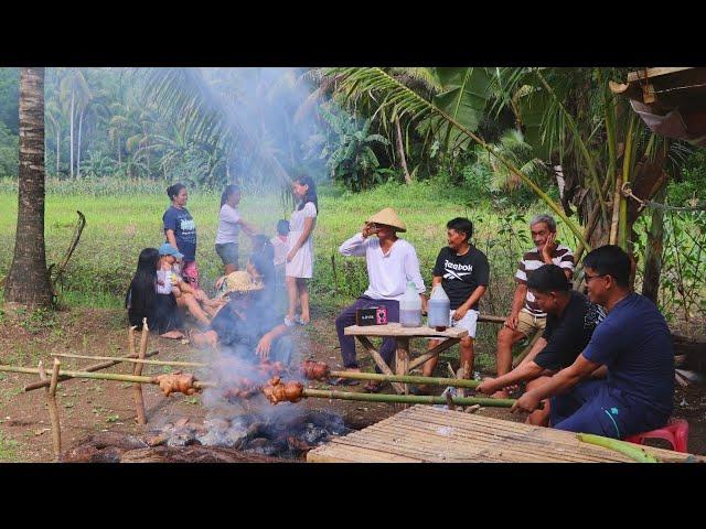 Sharing love and food, the Filipino way I Boodle fight in the province I Joseph The Explorer