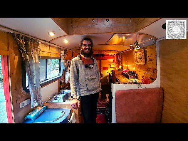 Vanlife mitten in Berlin - Musiktherapeut Petros lebt seit 4 Jahren im Auto