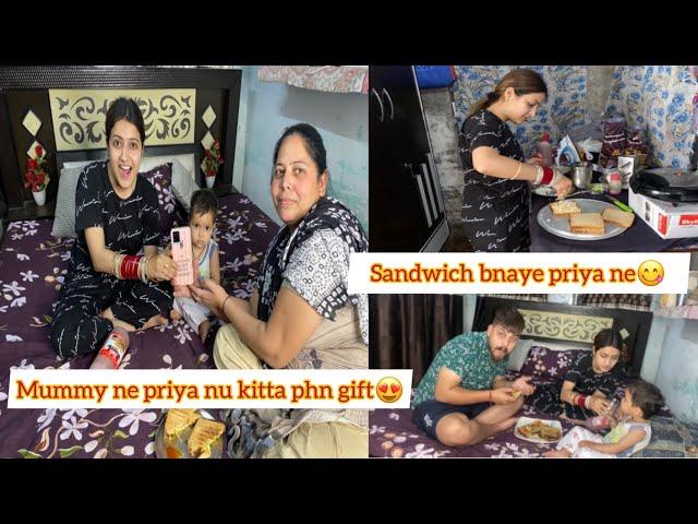 Mummy Ne kitta Priya Nu Phn Gift || Priya Ne Banaye Sandwich|| #mrmrssalaria #dailyvlog