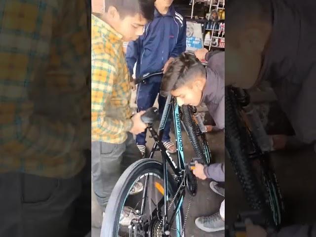 gear change cycle. Ravi Bike service