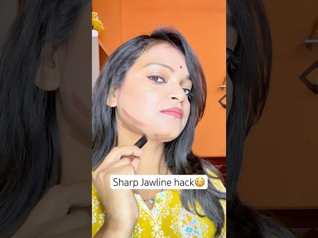 Sharp Jawline hack#jawline #jawlinecontouring #trending #makeup #makeuptutorial #contourhack #like